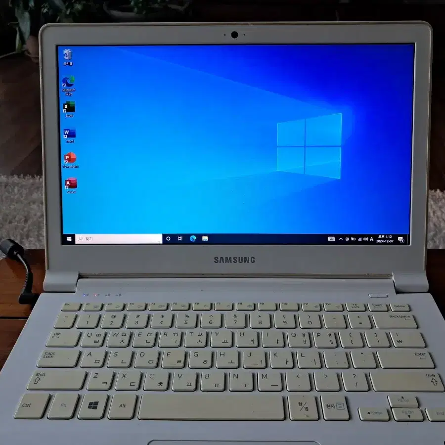 삼성 13.3" 노트북 4GB, SSD128GB, WINDOW10