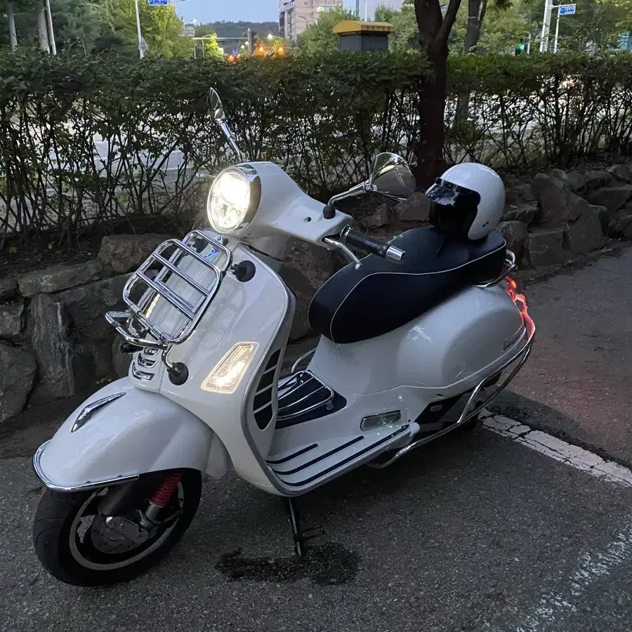 베스파 gts 125 (23년 8월 신차)