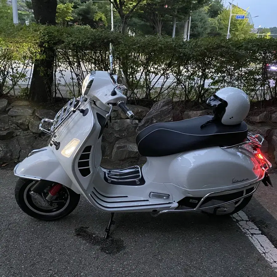 베스파 gts 125 (23년 8월 신차)