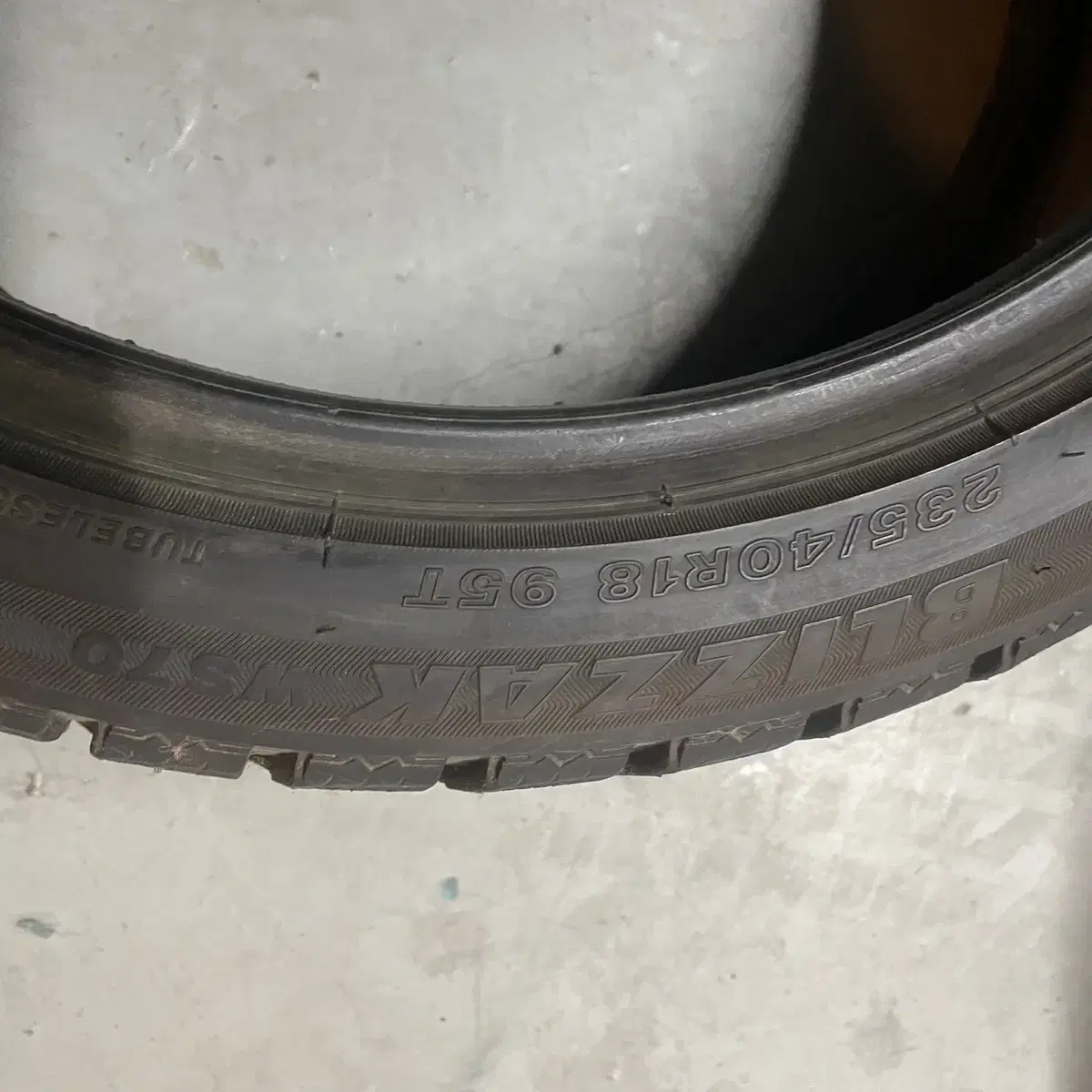 235/40R18 브릿지스톤 윈터 WS70 2813 65% 3개