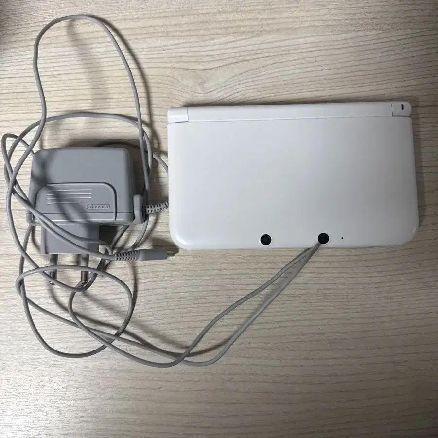 닌텐도 3DS XL 화이트 + 정품 충전기