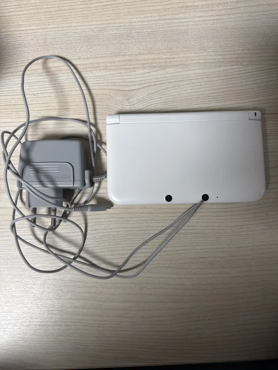 닌텐도 3DS XL 화이트 + 정품 충전기