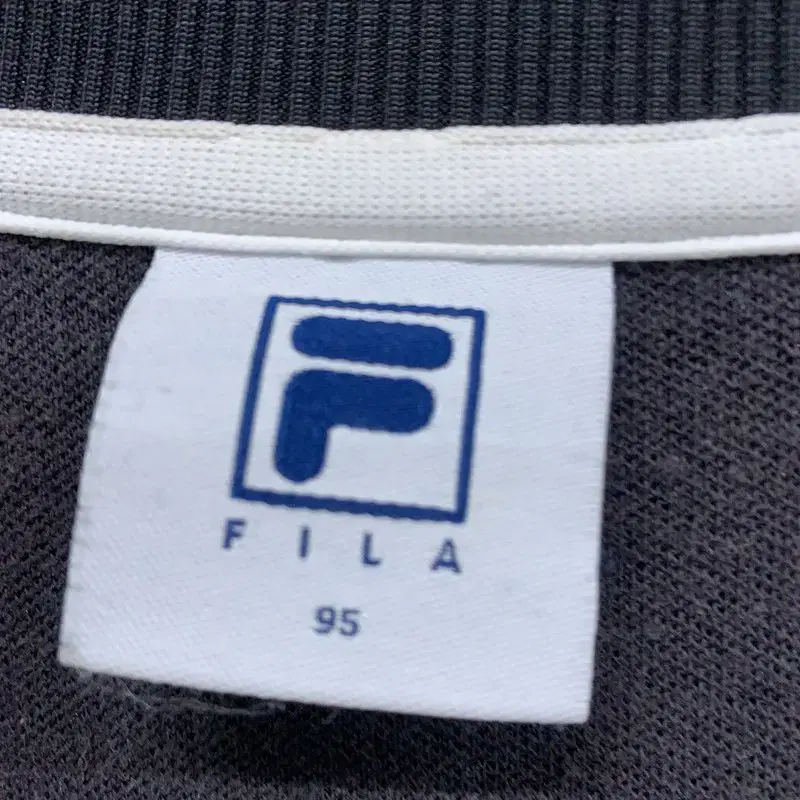 필라 FILA 블랙 맨투맨 95 G01035