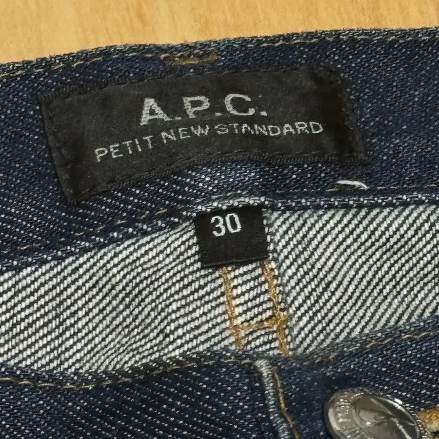 [A.P.C] 아페쎄 쁘띠 뉴 스탠디드 30 판매해요