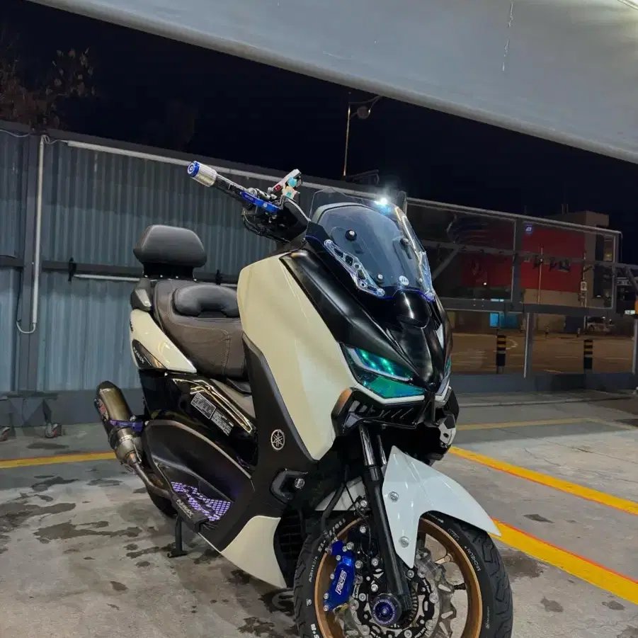 Nmax125 팝니다.