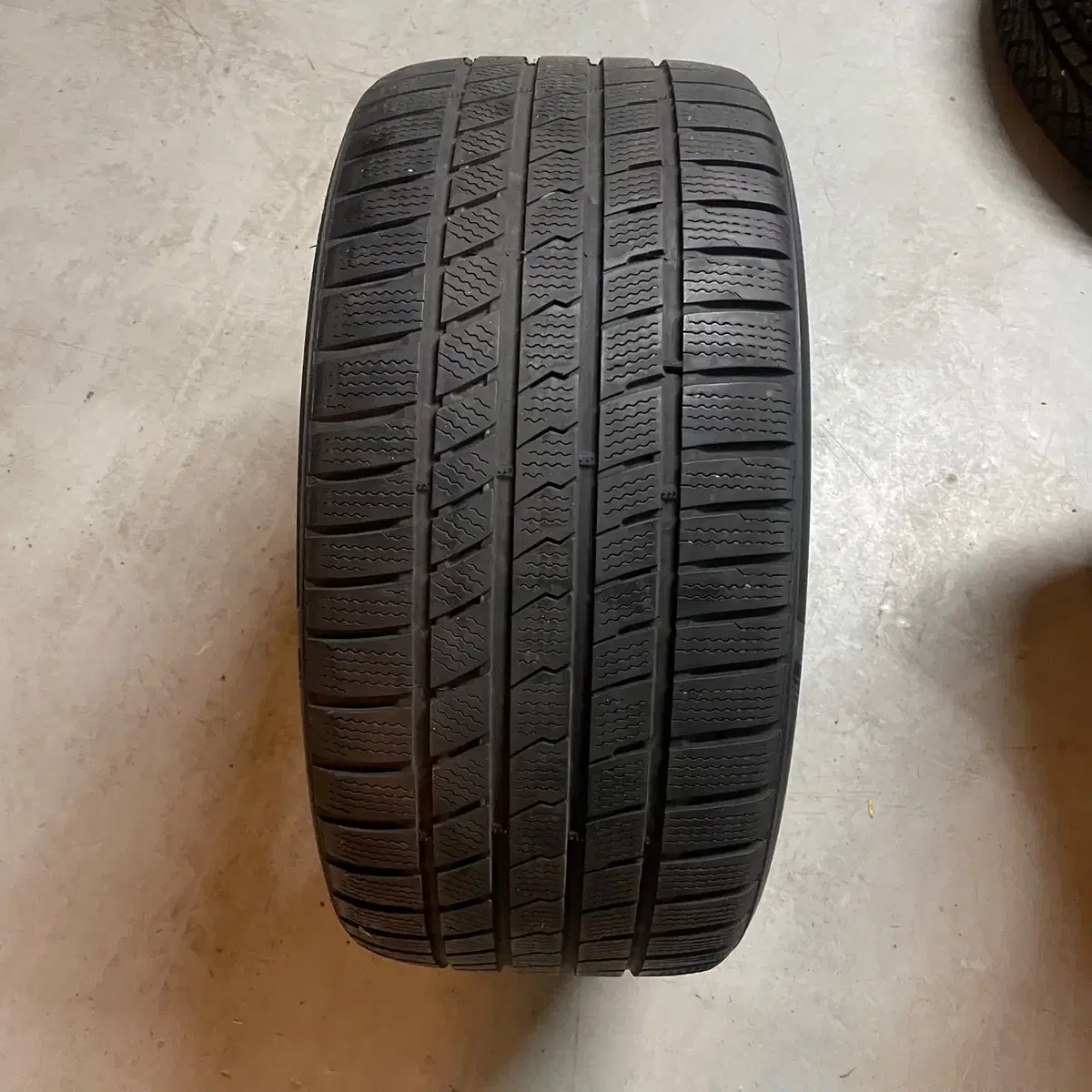 255/35R19 금호 윈터 KW27 4416 45%