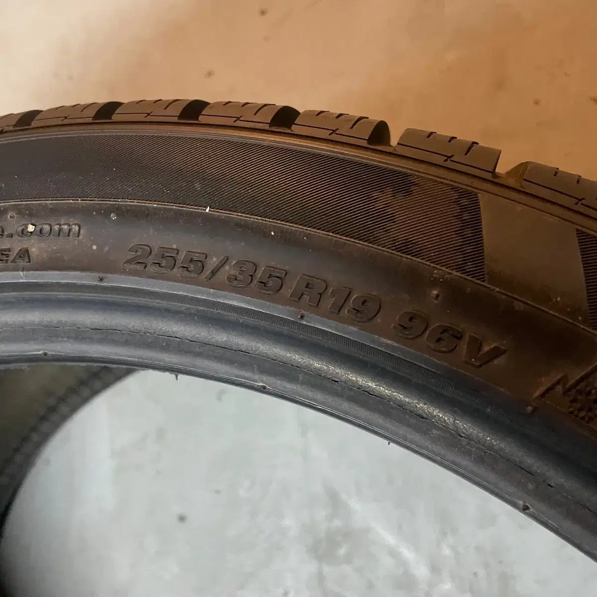 255/35R19 금호 윈터 KW27 4416 45%