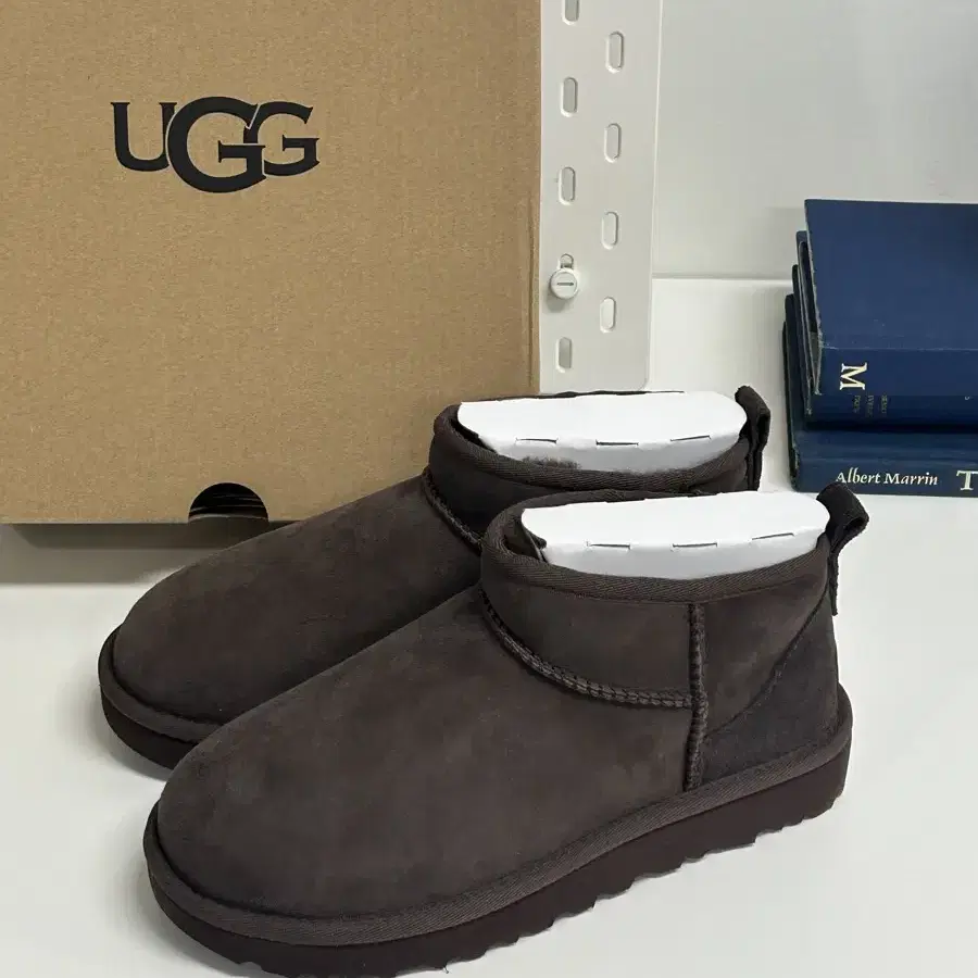 (새상품,정가이하)미국 UGG 클래식 울트라 미니 220사이즈