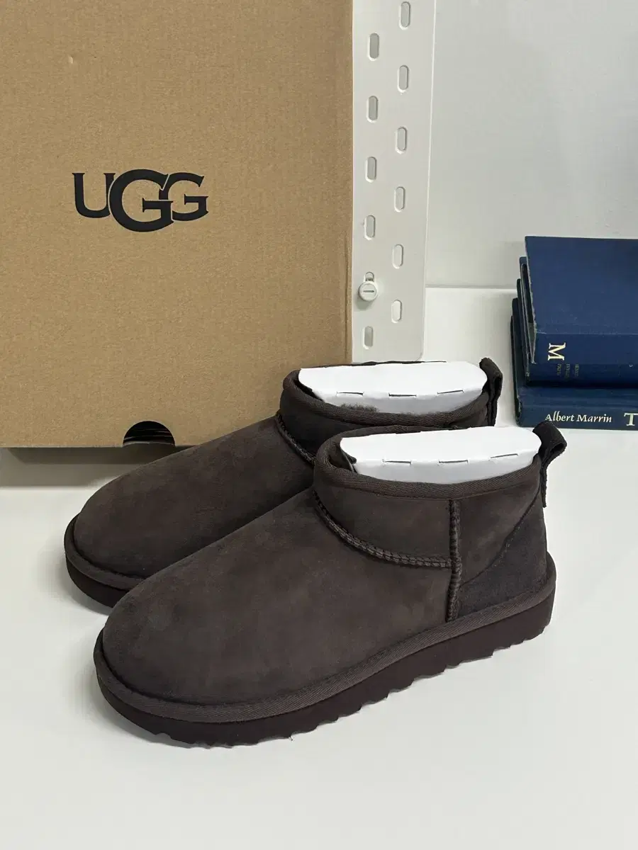 (새상품,정가이하)미국 UGG 클래식 울트라 미니 220사이즈