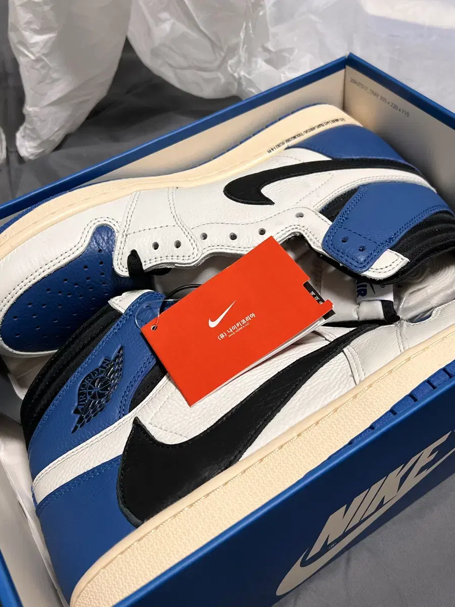 Jordan 1 x Travis Scott x Fragment Retro