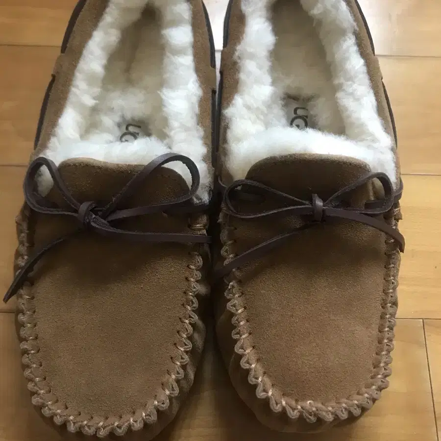 어그 UGG 모카신 US6 235 새상품