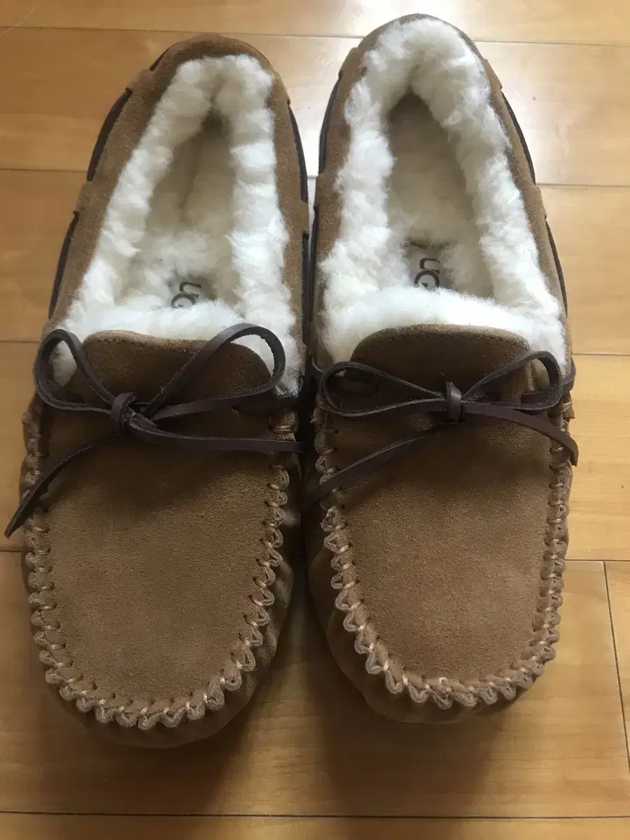 어그 UGG 모카신 US6 235 새상품