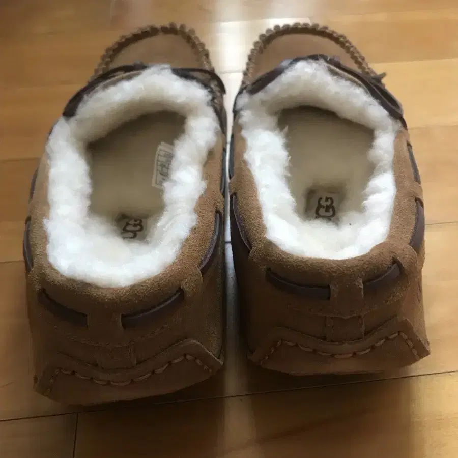 어그 UGG 모카신 US6 235 새상품