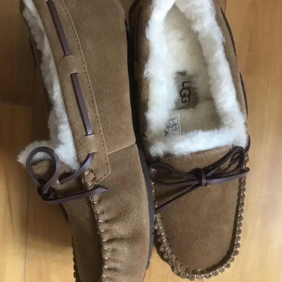 어그 UGG 모카신 US6 235 새상품