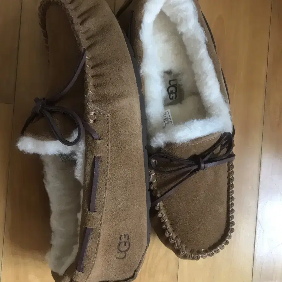 어그 UGG 모카신 US6 235 새상품