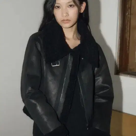 【HELENE PARIS】Fitted Suede Mustang ★韓国人気★追跡付 Helene Paris Helene Paris Fitted Suede Mustang in Black on