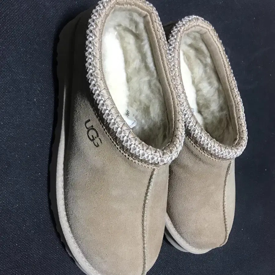 어그 UGG 타스만 US6 235 새상품