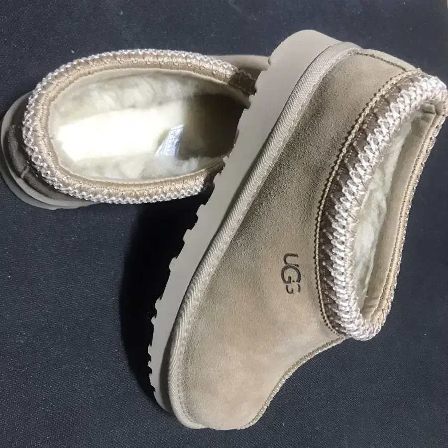 어그 UGG 타스만 US6 235 새상품