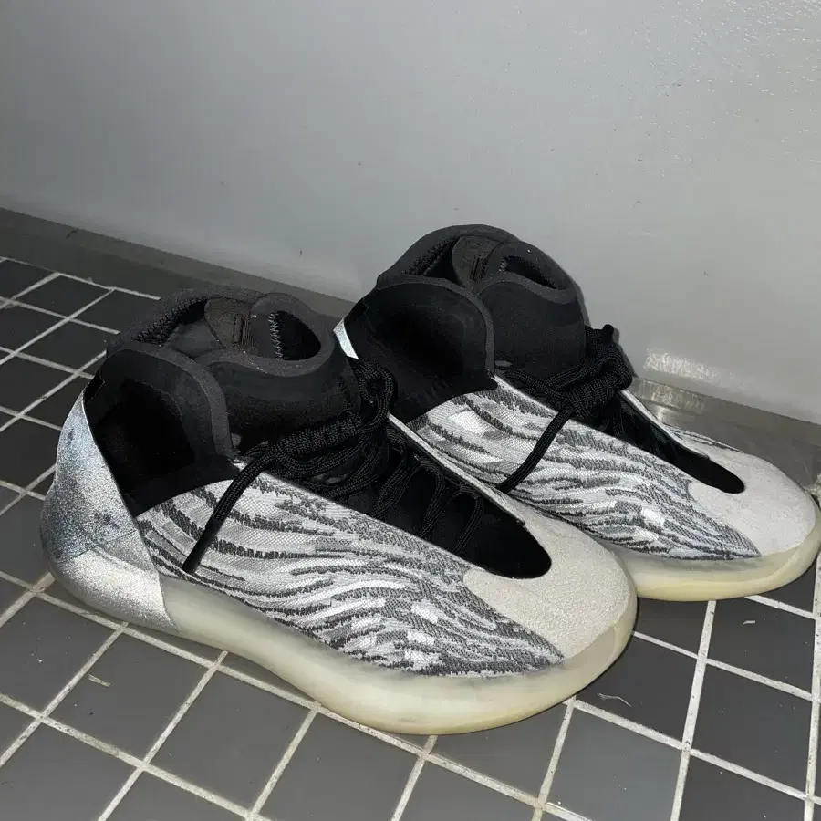 풀박)Adidas Yeezy QNTM 이지 퀀텀 250