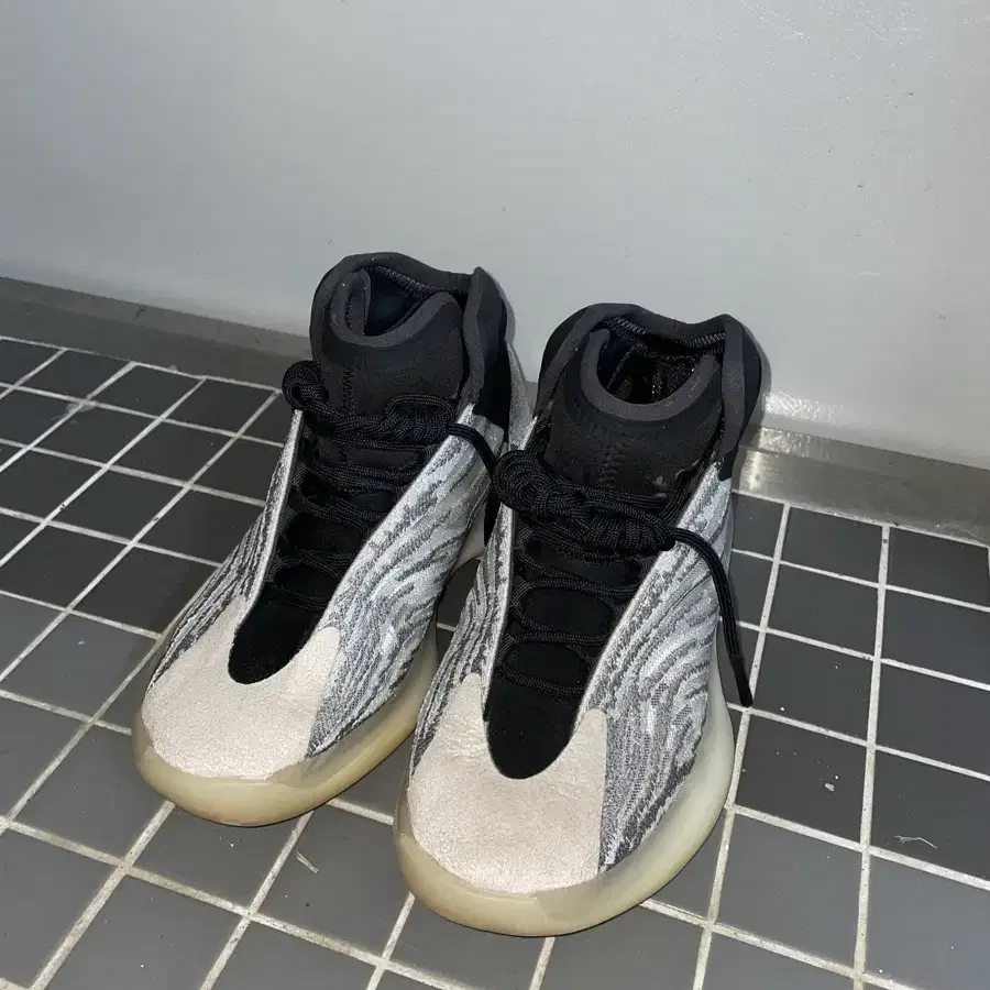 풀박)Adidas Yeezy QNTM 이지 퀀텀 250