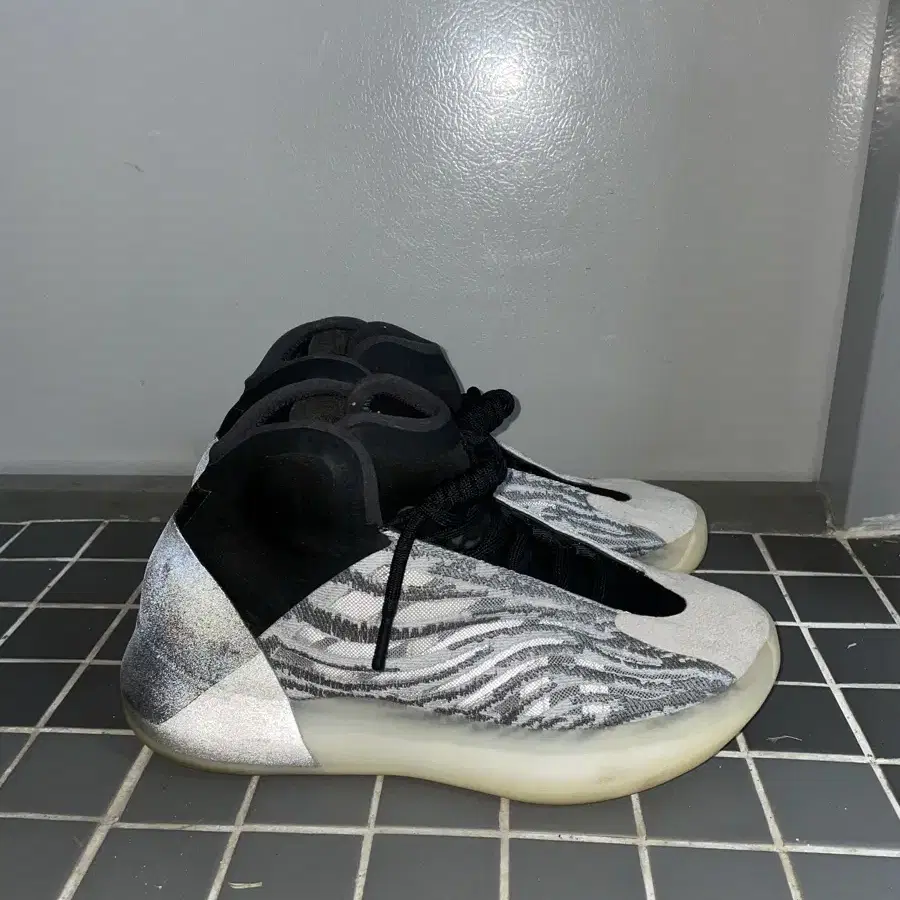 풀박)Adidas Yeezy QNTM 이지 퀀텀 250