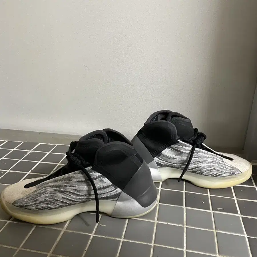 풀박)Adidas Yeezy QNTM 이지 퀀텀 250