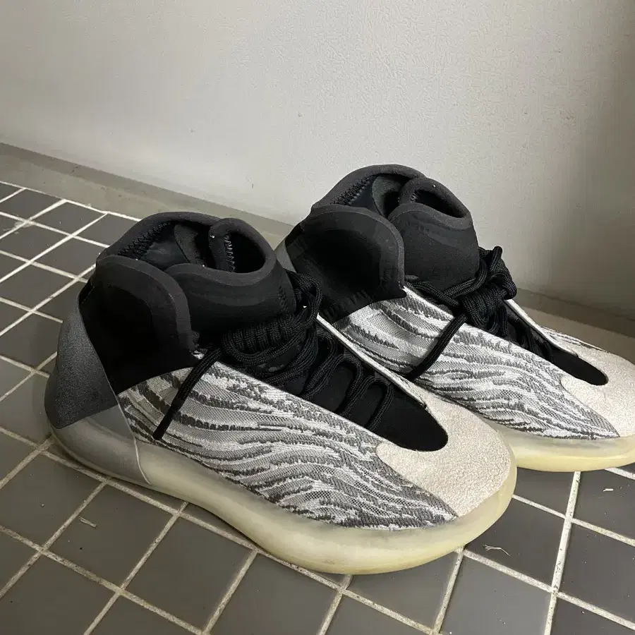 풀박)Adidas Yeezy QNTM 이지 퀀텀 250