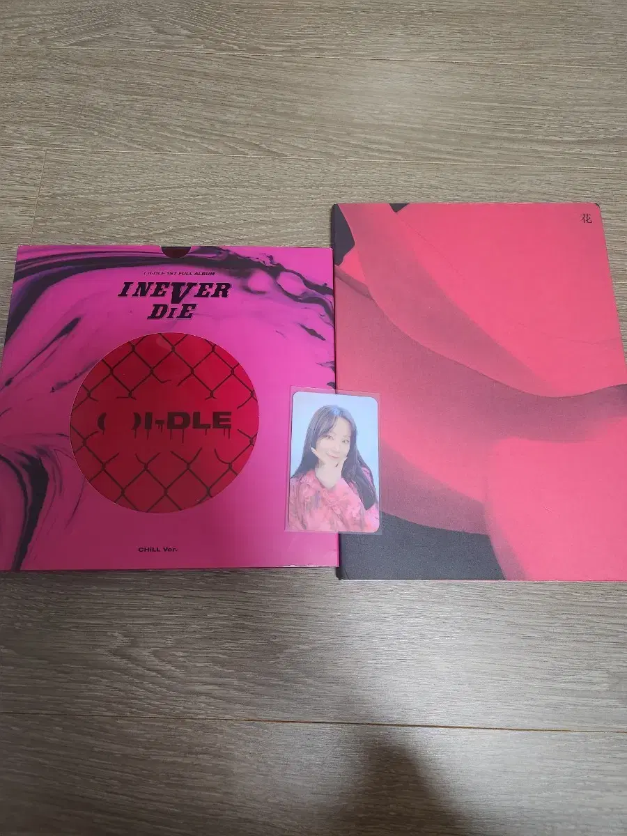 (Female) gidles I never die,I Burn album and shuhua photocard