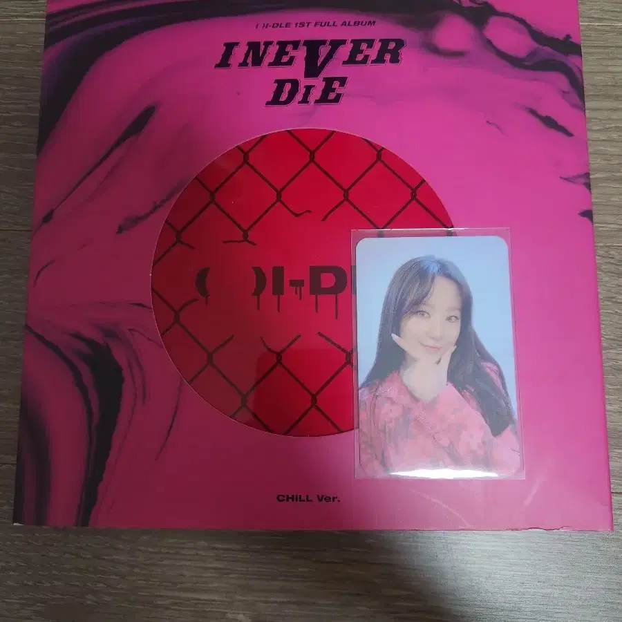 (여자)아이들 I never die,I Burn 앨범 및 슈화포카