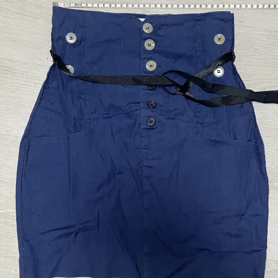 Dark stretchy denim highwaist miniskirt