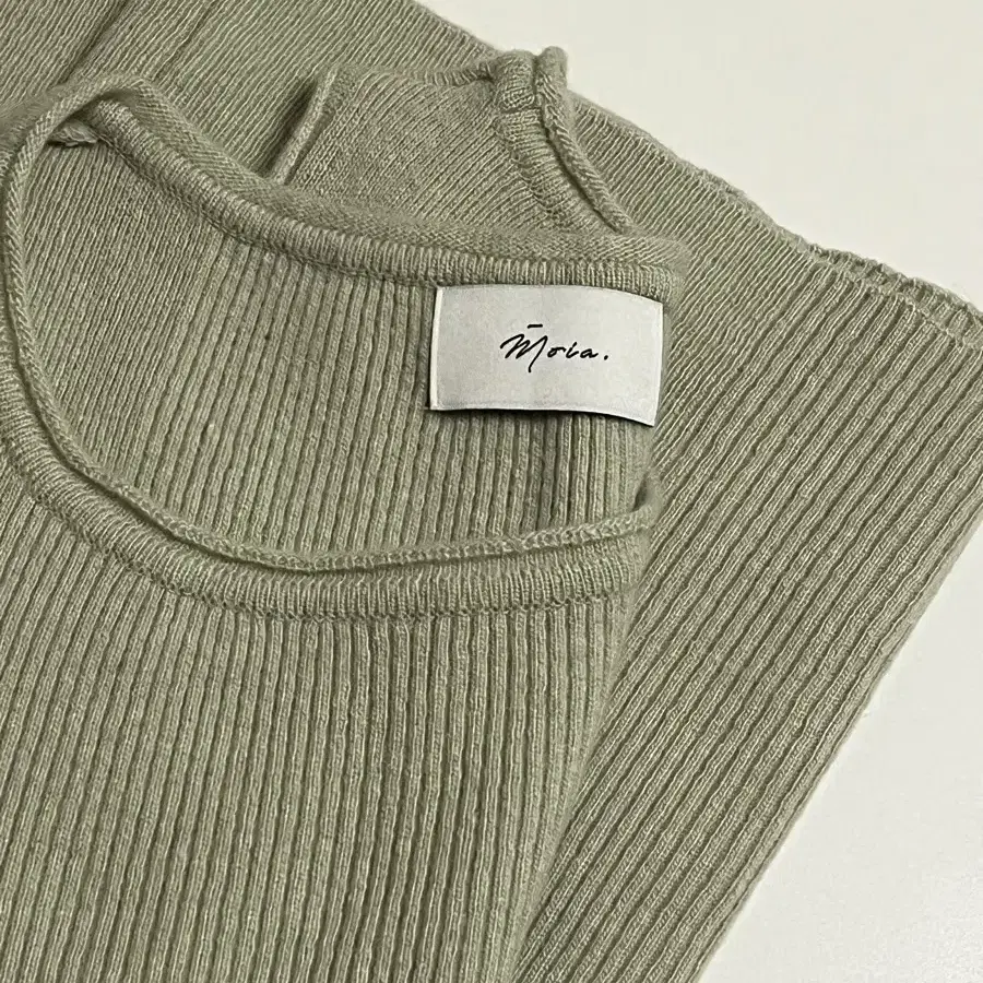 모이아 울 니트 탑 wool knit top (winter melon)