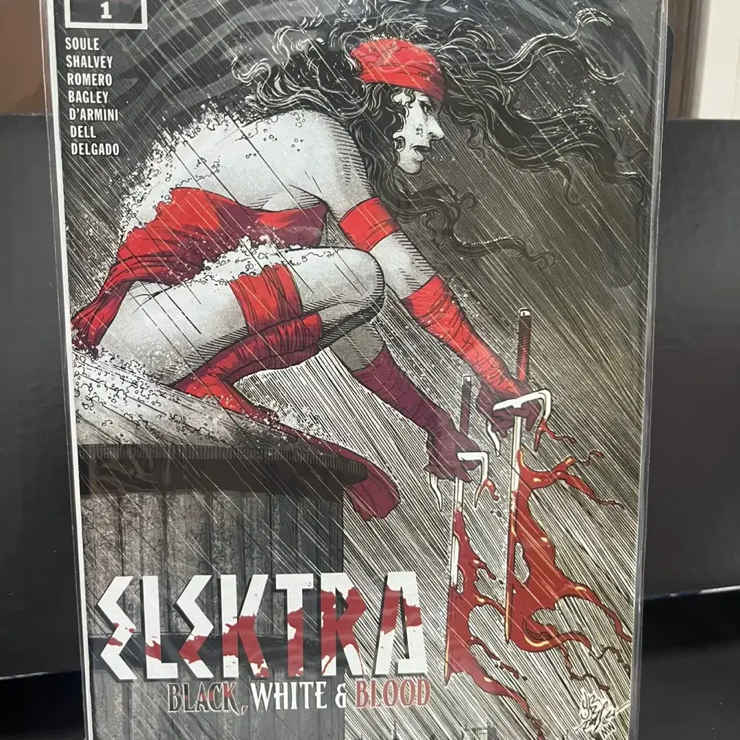 Elektra: Black, White & Blood #1