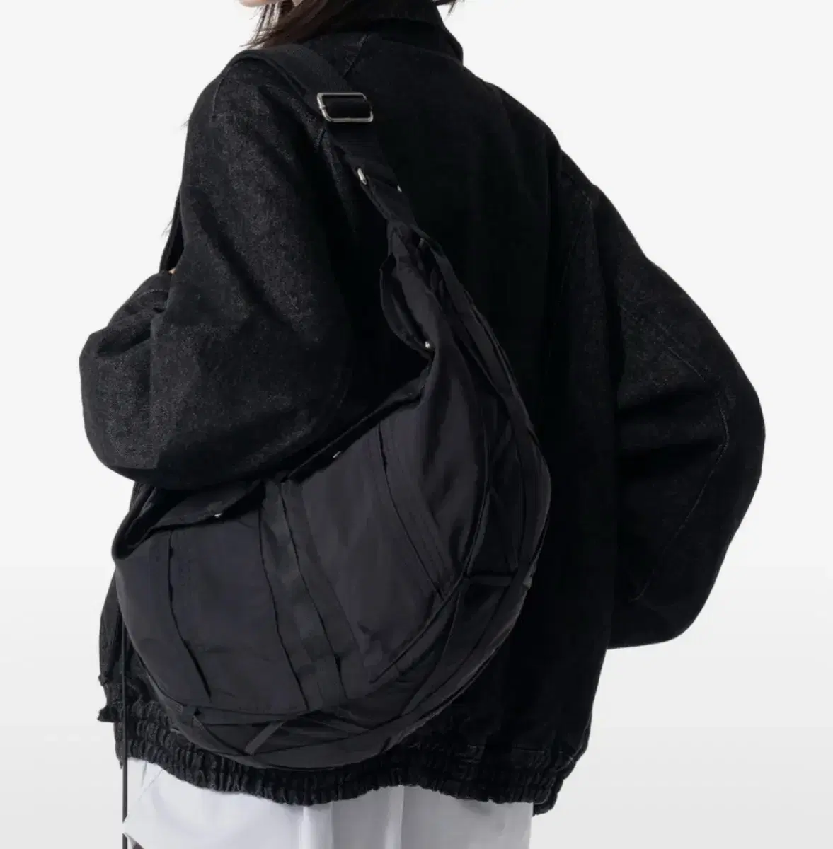 이우가마카라스 Taped Shoulder Bag (Black)