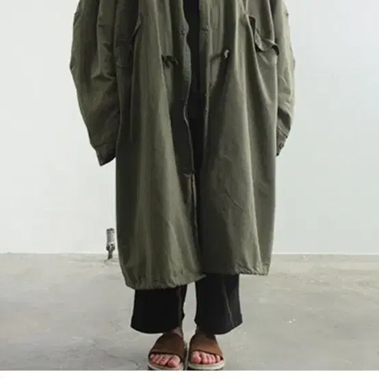 로컬맨션 over fit safari long jacket 카키/블랙