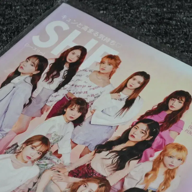 (일본잡지) SHE THREE 2019.11 vol.13 아이즈원 특집