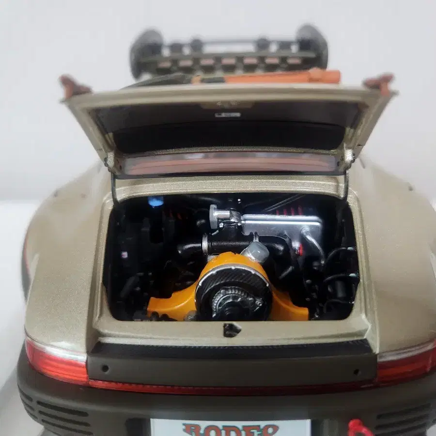 RUF-포르쉐  Rodeo  Prototype  1/18  다이캐스트