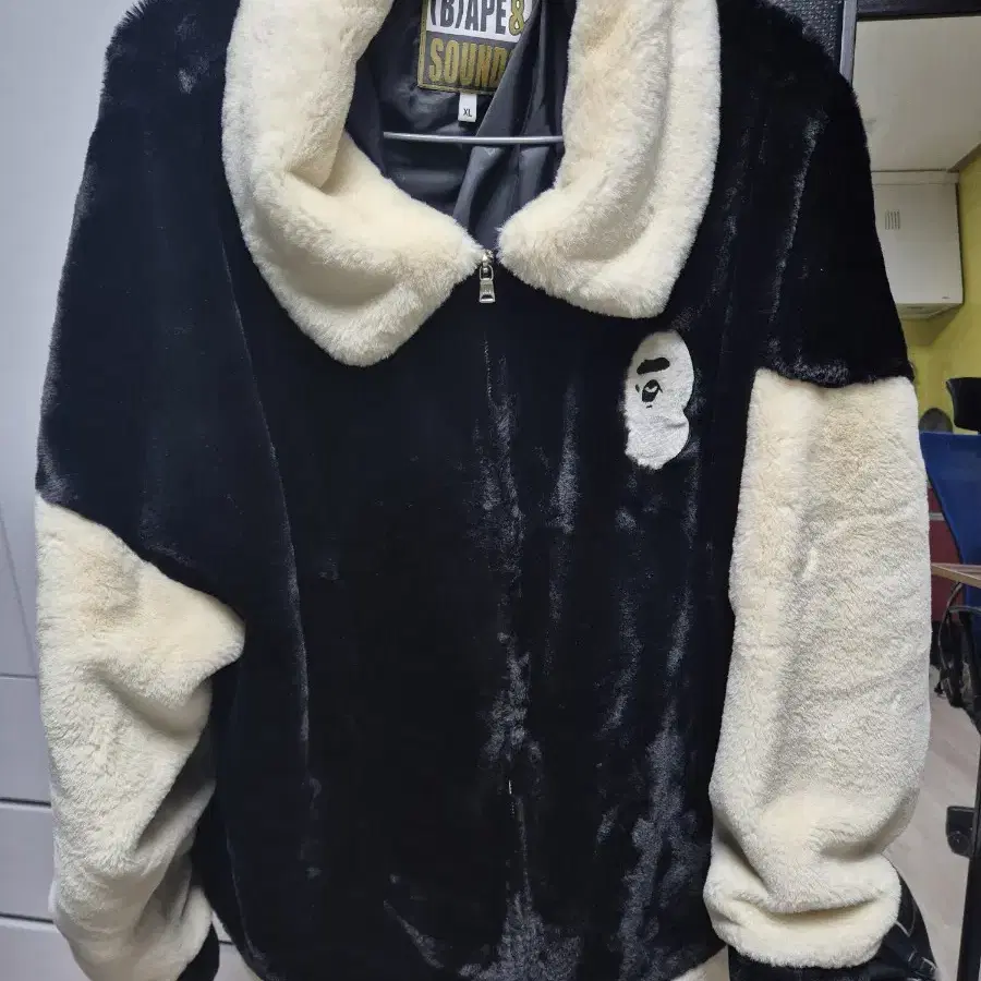 베이프 faux fur jacket xl