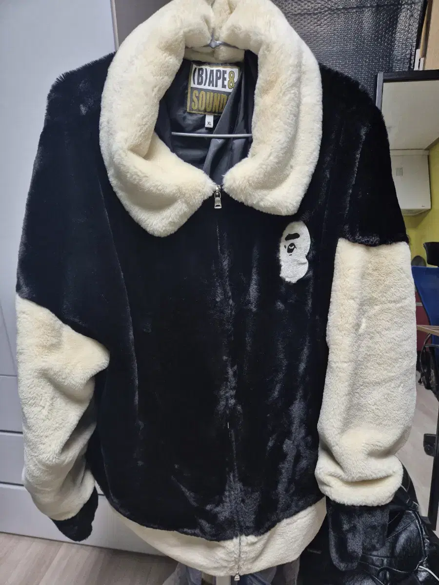 베이프 faux fur jacket xl