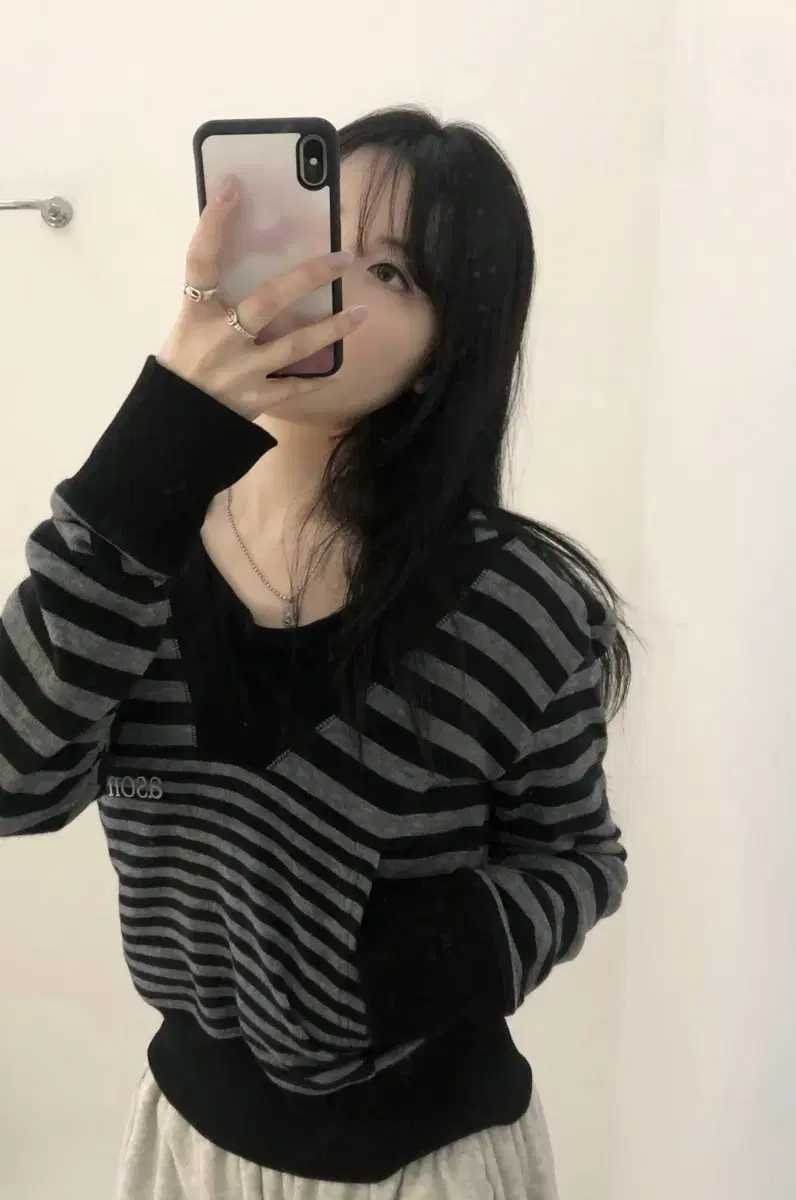 (( 새상품))사진참고해주세요 LILY STRIPE HOODIE BLAC