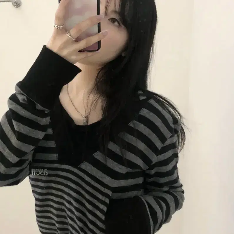 (( 새상품))사진참고해주세요 LILY STRIPE HOODIE BLAC