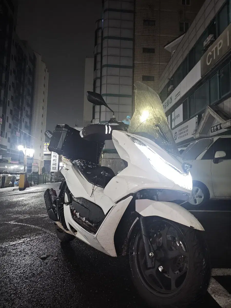 PCX125 21년식 화이트 풀옵션