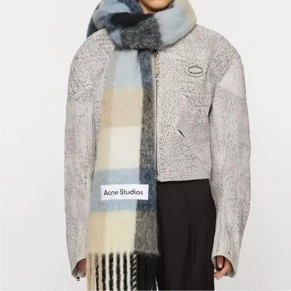 acne studios 체크무늬 로고 털실 스카프