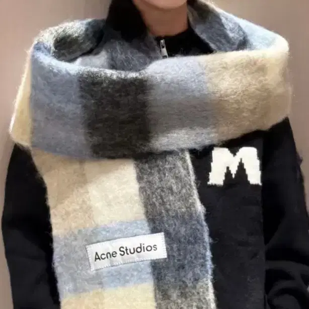 Acne Studios 체크무늬 로고 털실 스카프