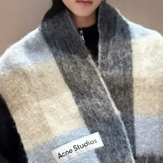 Acne Studios 체크무늬 로고 털실 스카프