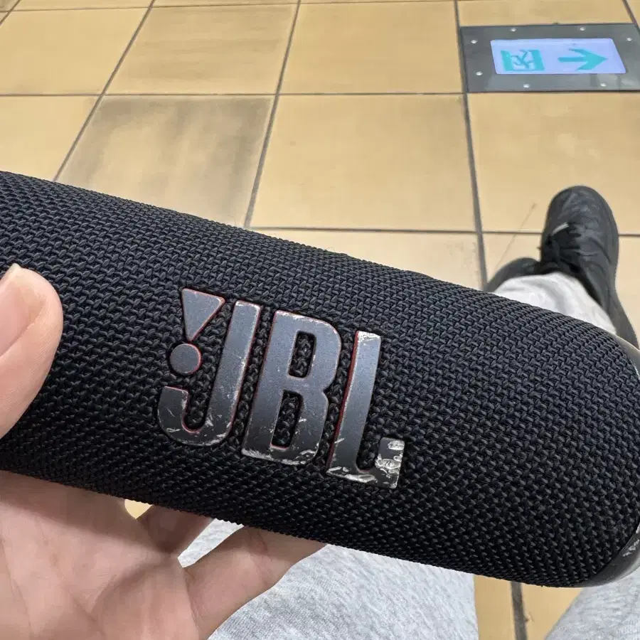 JBl flip6 판매 교신 봅니다