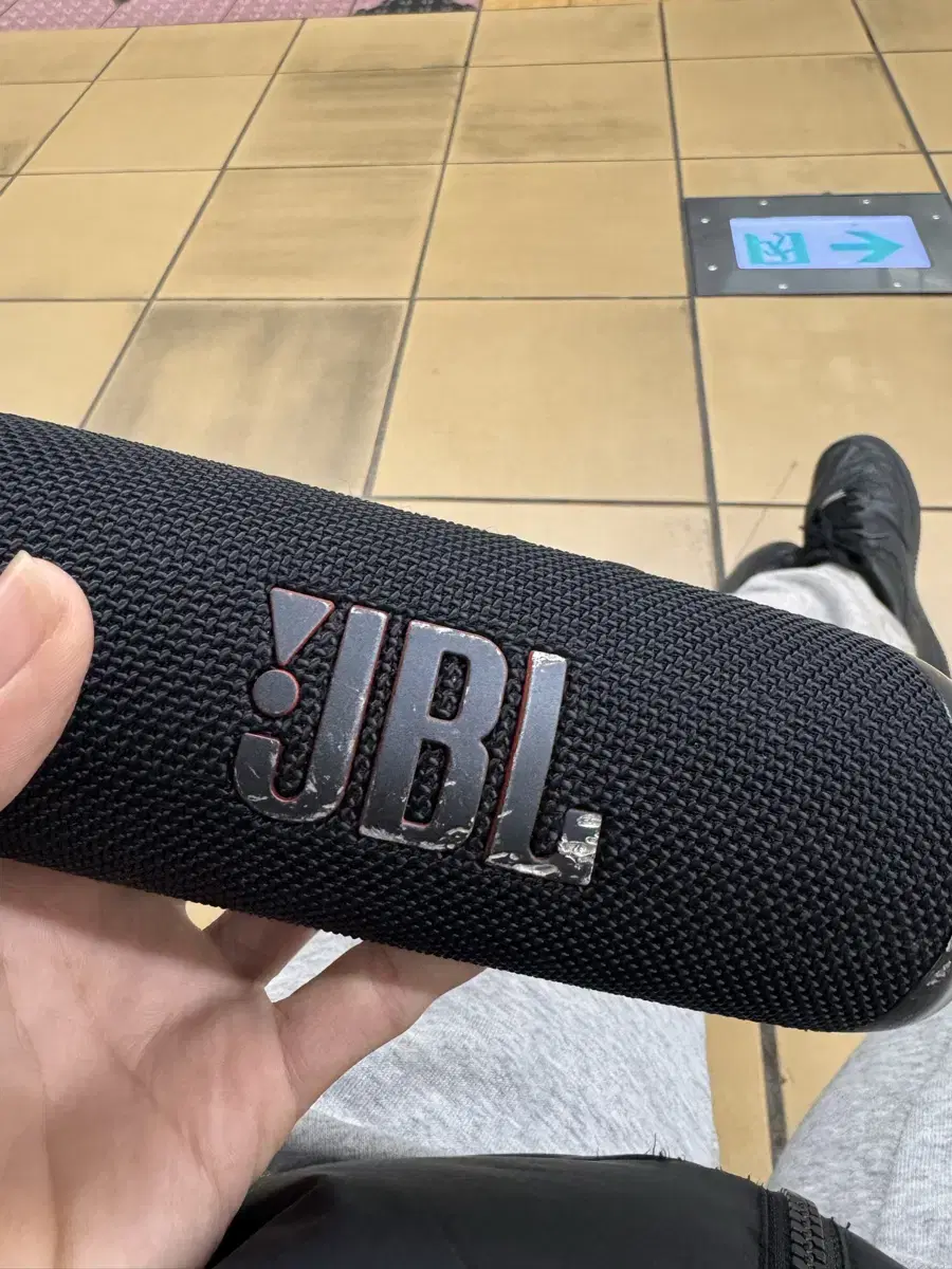 JBl flip6 판매 교신 봅니다