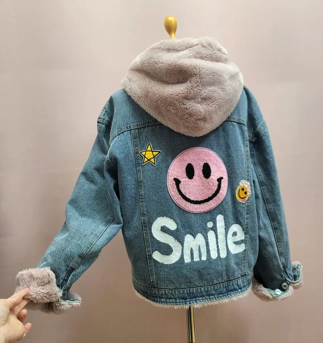 Smile patch liningPuffer hooded denim jacket