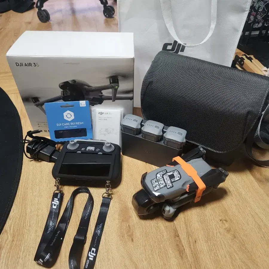 드론 DJI 에어3S 플라이모어콤보+메모리128G+케어1년 팝니다.