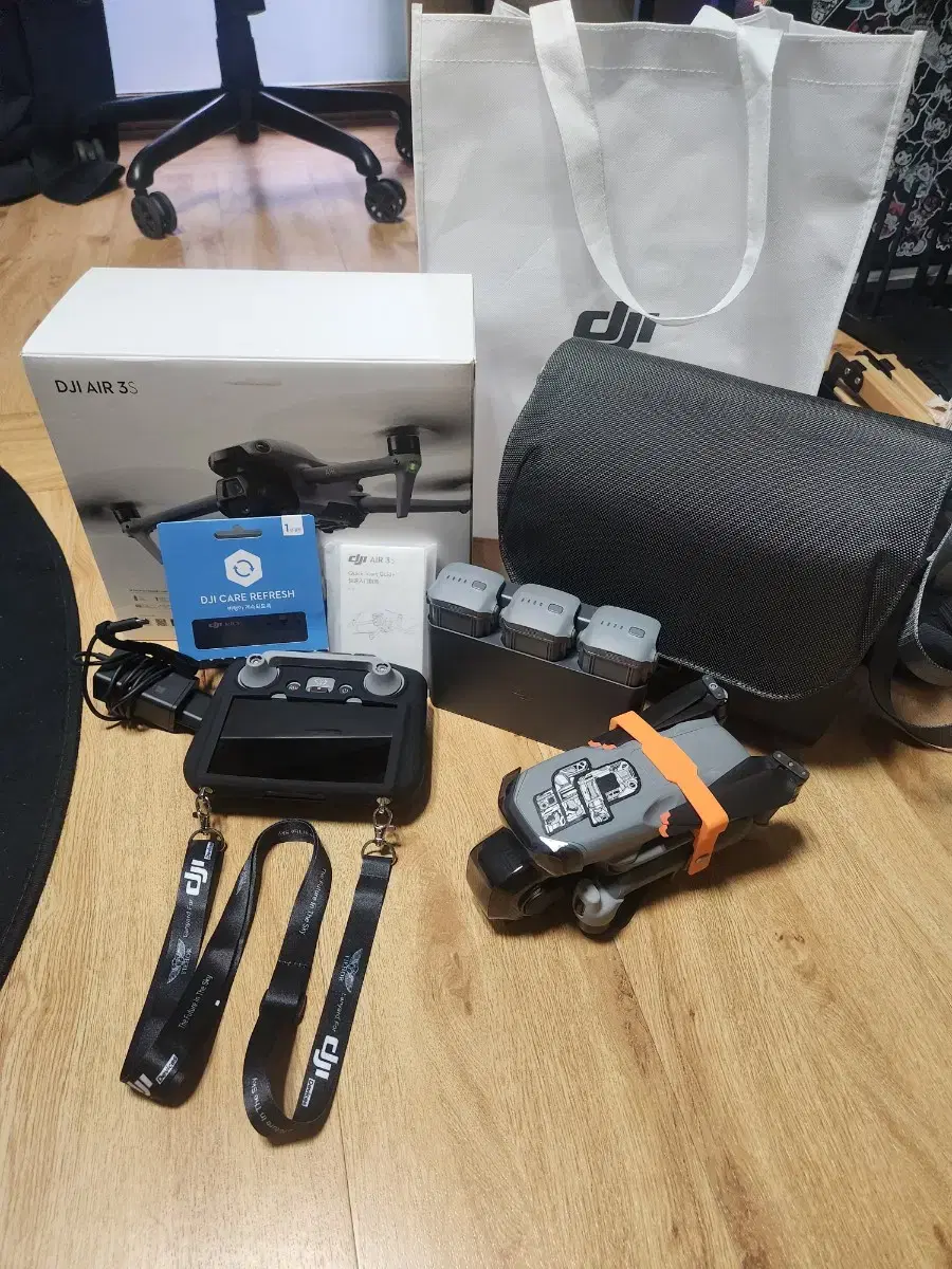 드론 DJI 에어3S 플라이모어콤보+메모리128G+케어1년 팝니다.