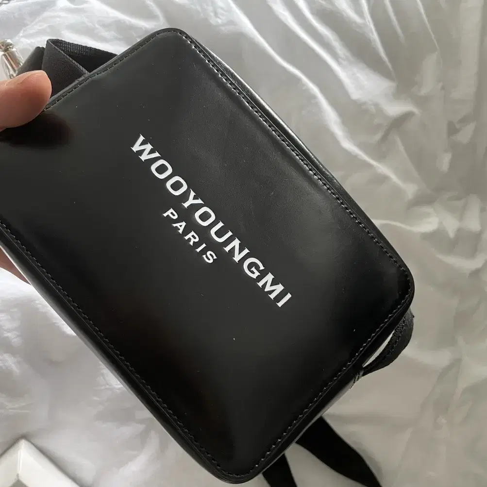 【関税込み】WOOYOUNGMI ブラック Line Embroidered フーディ a_1c22fa4247bd4c1e93f0efee5c7a
